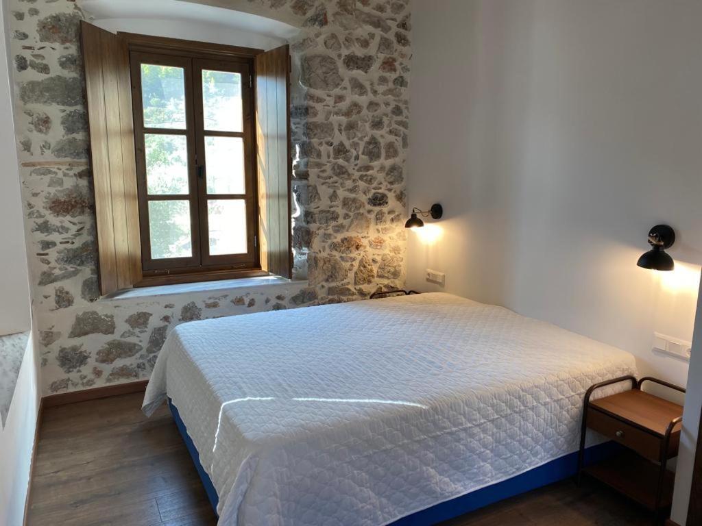 Indigo Leonidion Apartment Екстериор снимка