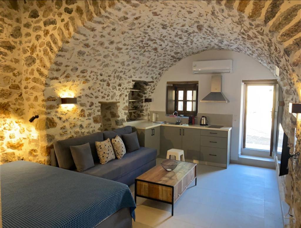 Indigo Leonidion Apartment Екстериор снимка