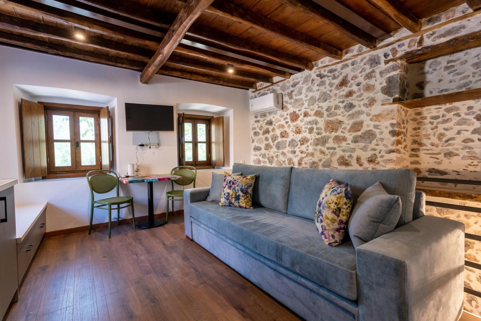 Indigo Leonidion Apartment Екстериор снимка
